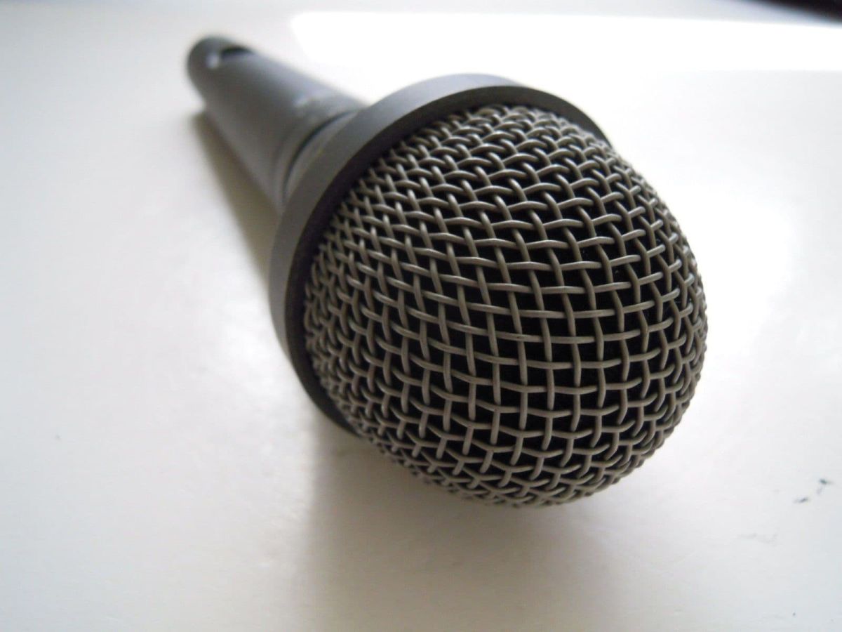 AKG D330 BT Micro chant / scène NOIR