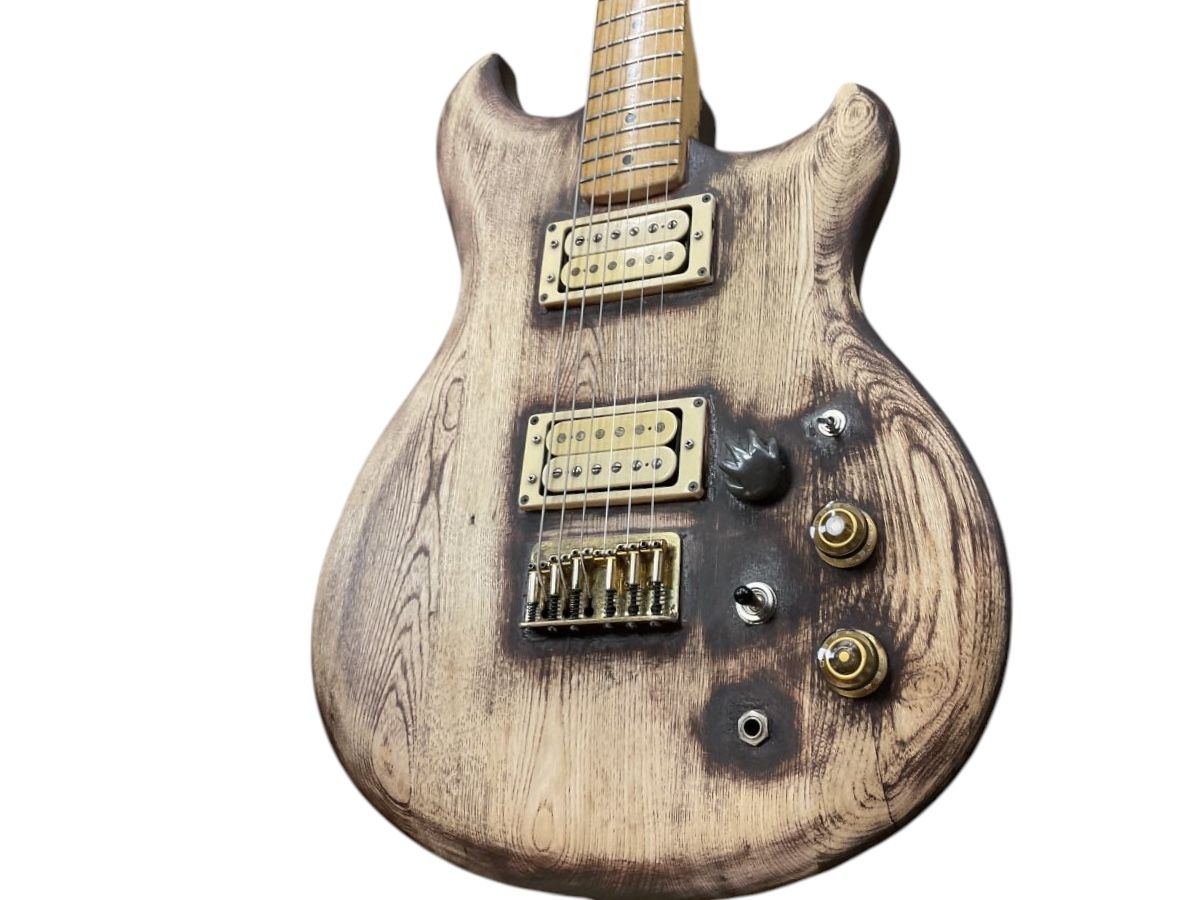 Ibanez SB70 Bois Type SG Double cut Droitier